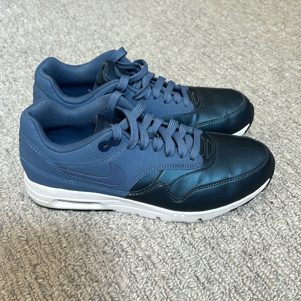Women’s Nike air max shoes